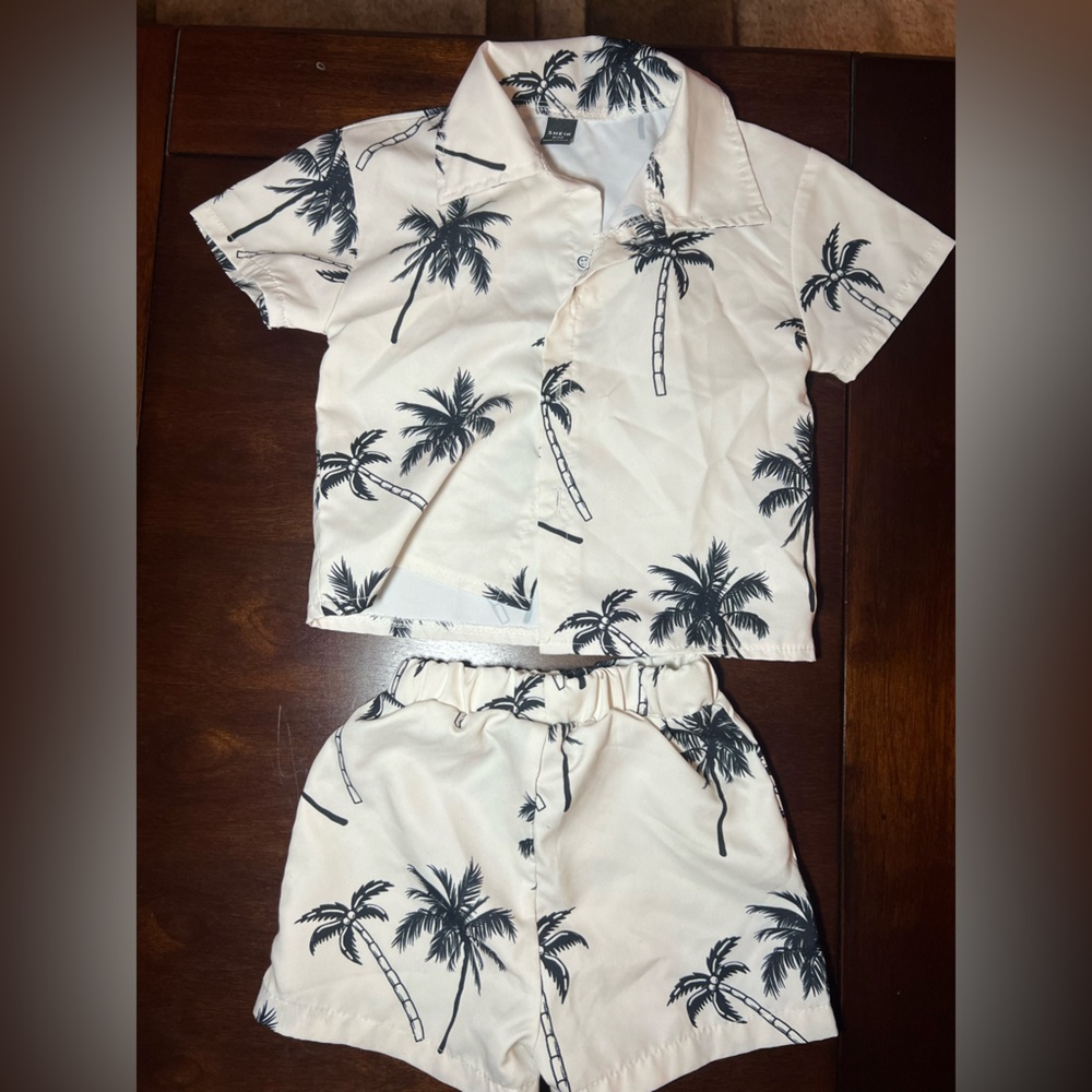 SHEIN Cream and Black Palm Print Kids Pajama Set